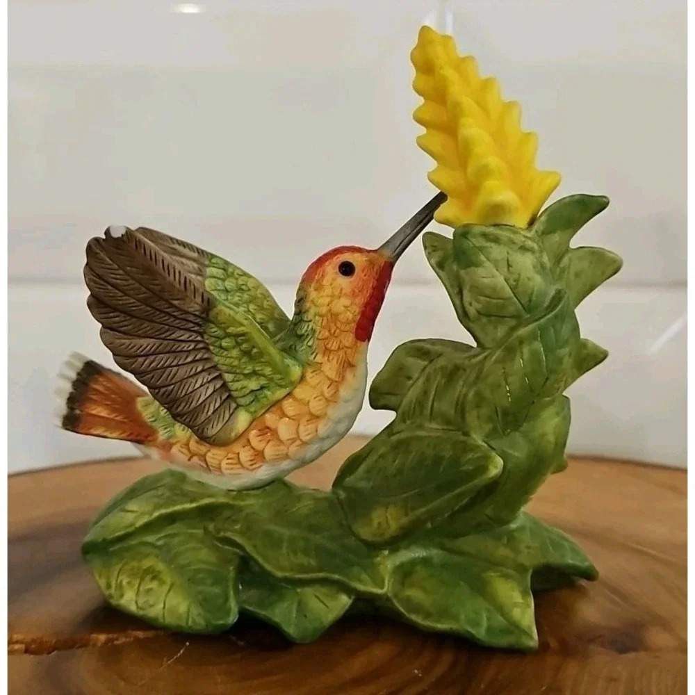 Allen's Hummingbird with Aphelandra Flower Porcelain Bird Figurine Bronson 1996